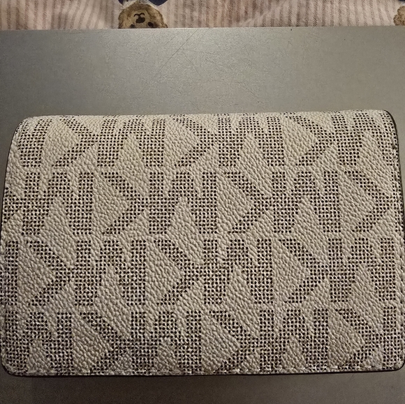 Michael Korrs Bifold Wallet - Picture 2 of 6